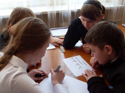 Младшие школьники решают совместно проектные задачи