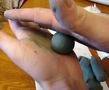 Глиняный шар для основы-туловища поделки