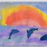 Закат и три дельфина в море, по мокрому